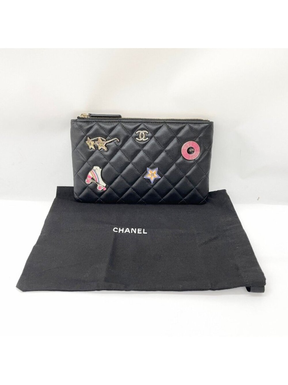 Chanel Quilted CC Logo Flat Pouch Lambskin Black - Picture 10 of 10